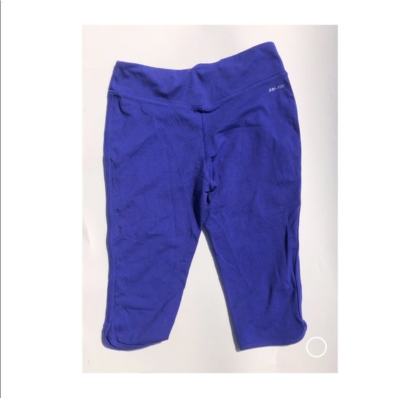 Women’s Nike Capri Leggings - Picture 2 of 5